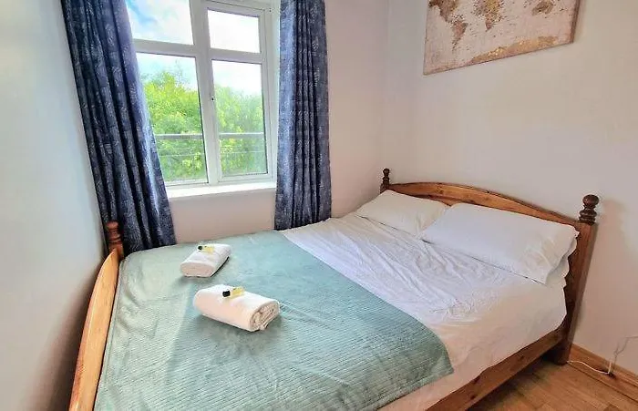 3 Bedroom Centre アパート *